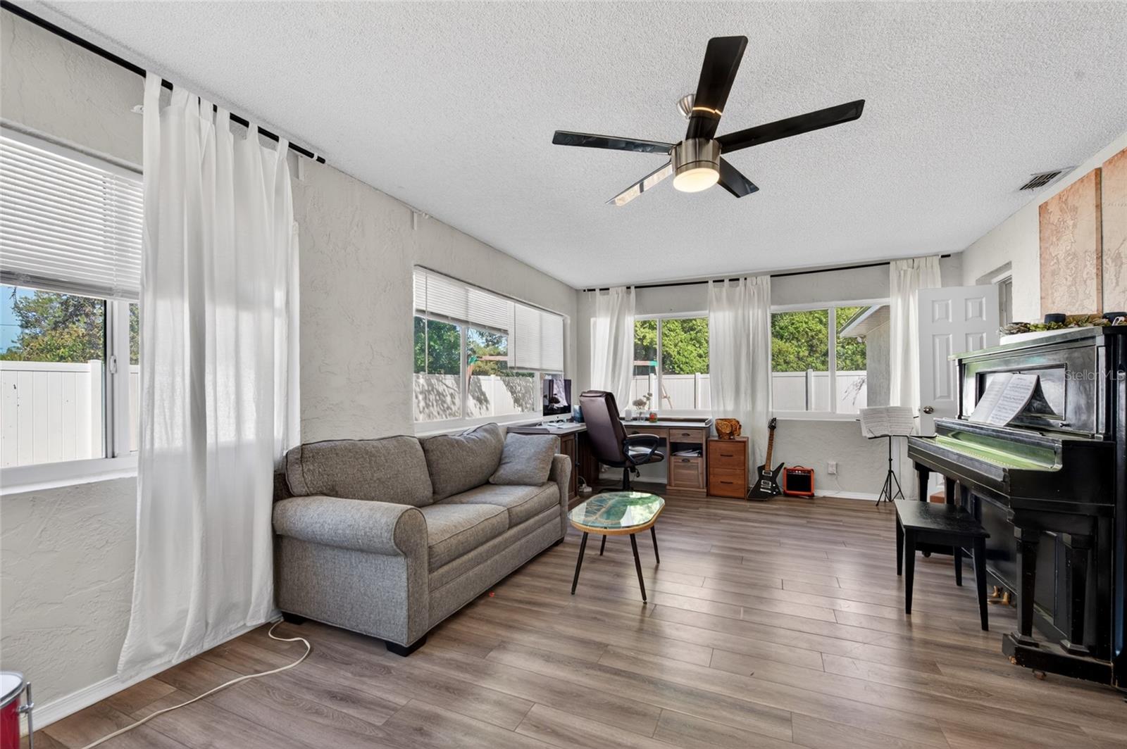 Image 21 of 31 For 5 Farr Place