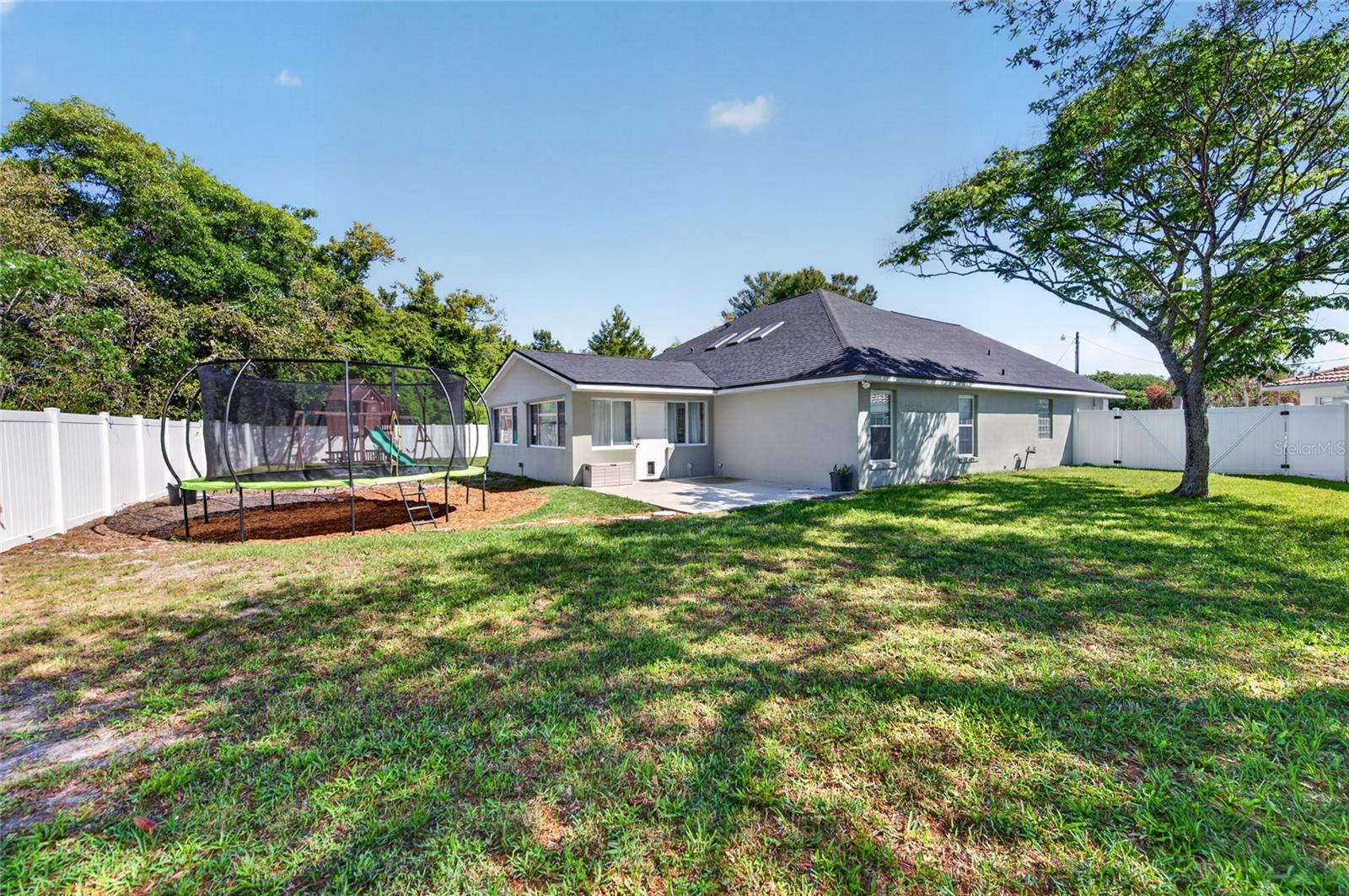 Image 26 of 31 For 5 Farr Place