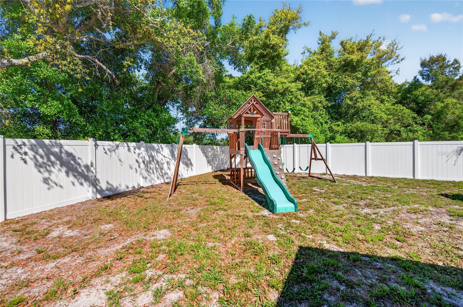 Image 27 of 31 For 5 Farr Place