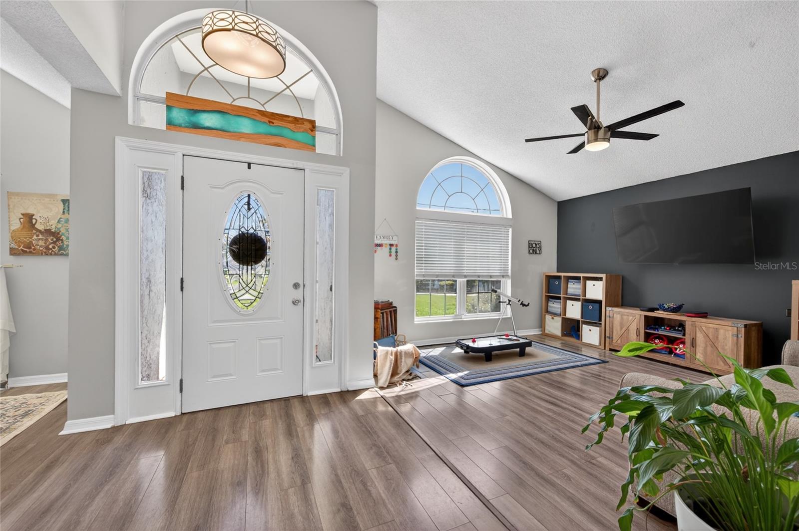 Image 6 of 31 For 5 Farr Place