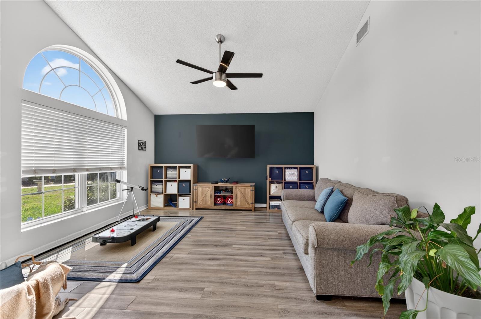 Image 7 of 31 For 5 Farr Place