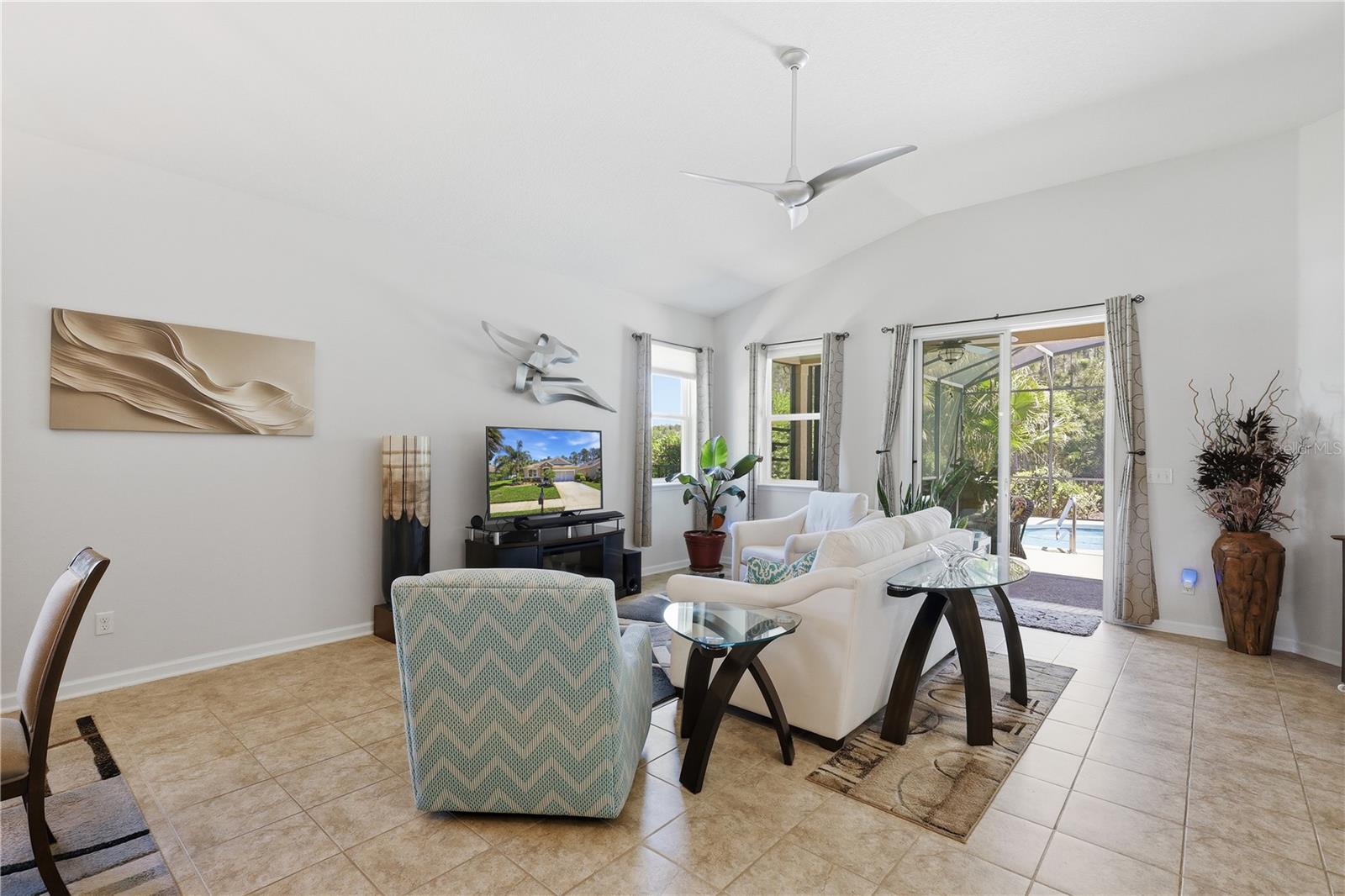 Image 11 of 47 For 124 Hummingbird Place