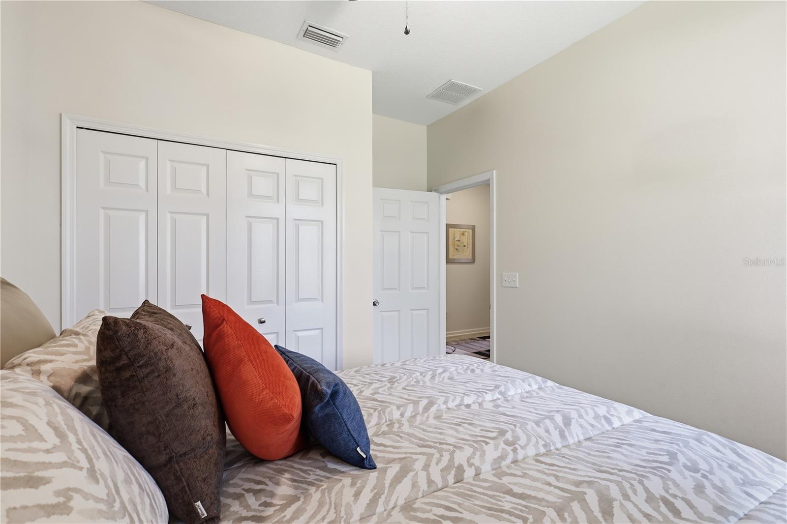 Image 21 of 47 For 124 Hummingbird Place