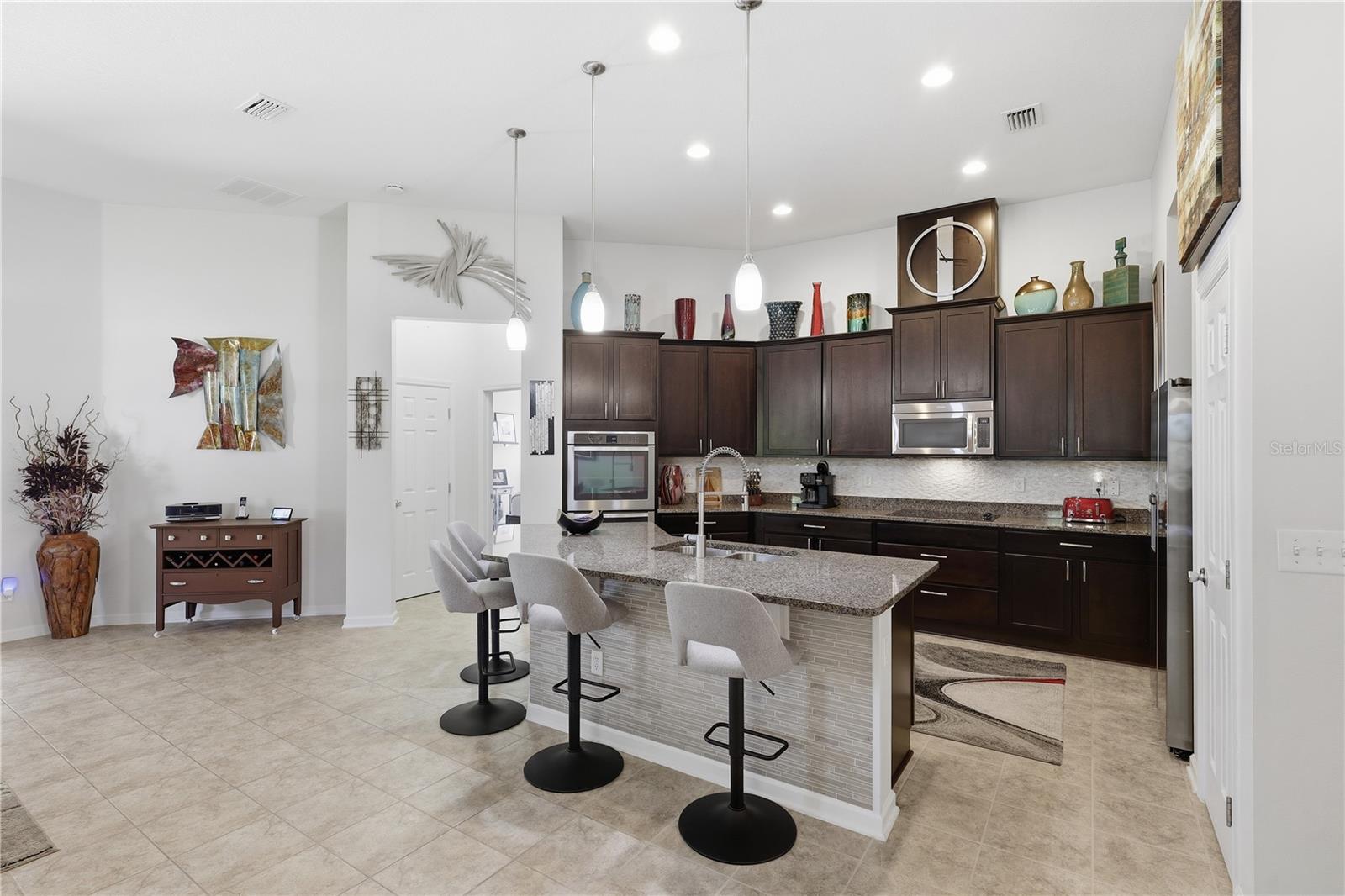 Image 4 of 47 For 124 Hummingbird Place