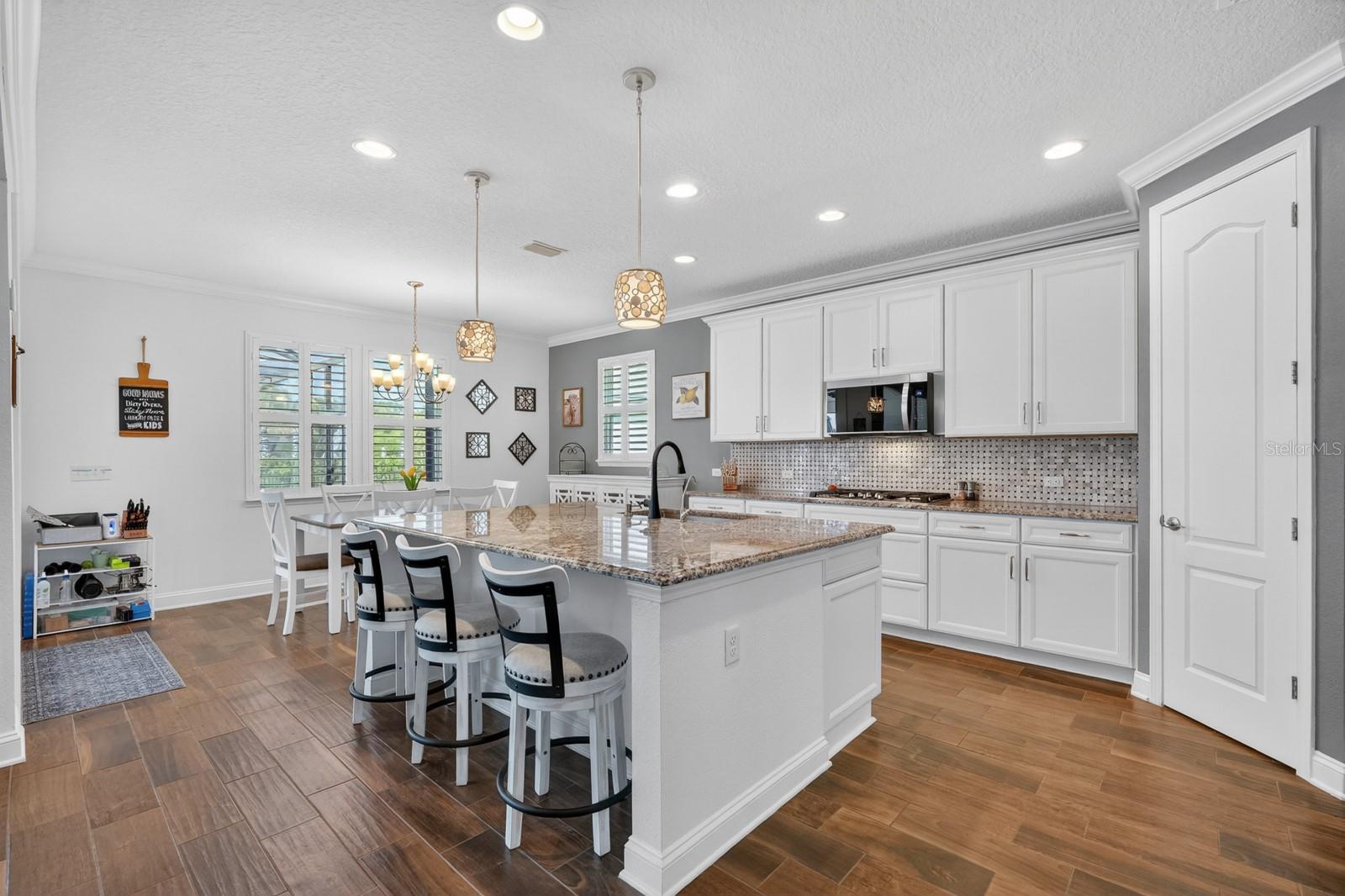 Image 18 of 62 For 34 Estero Court