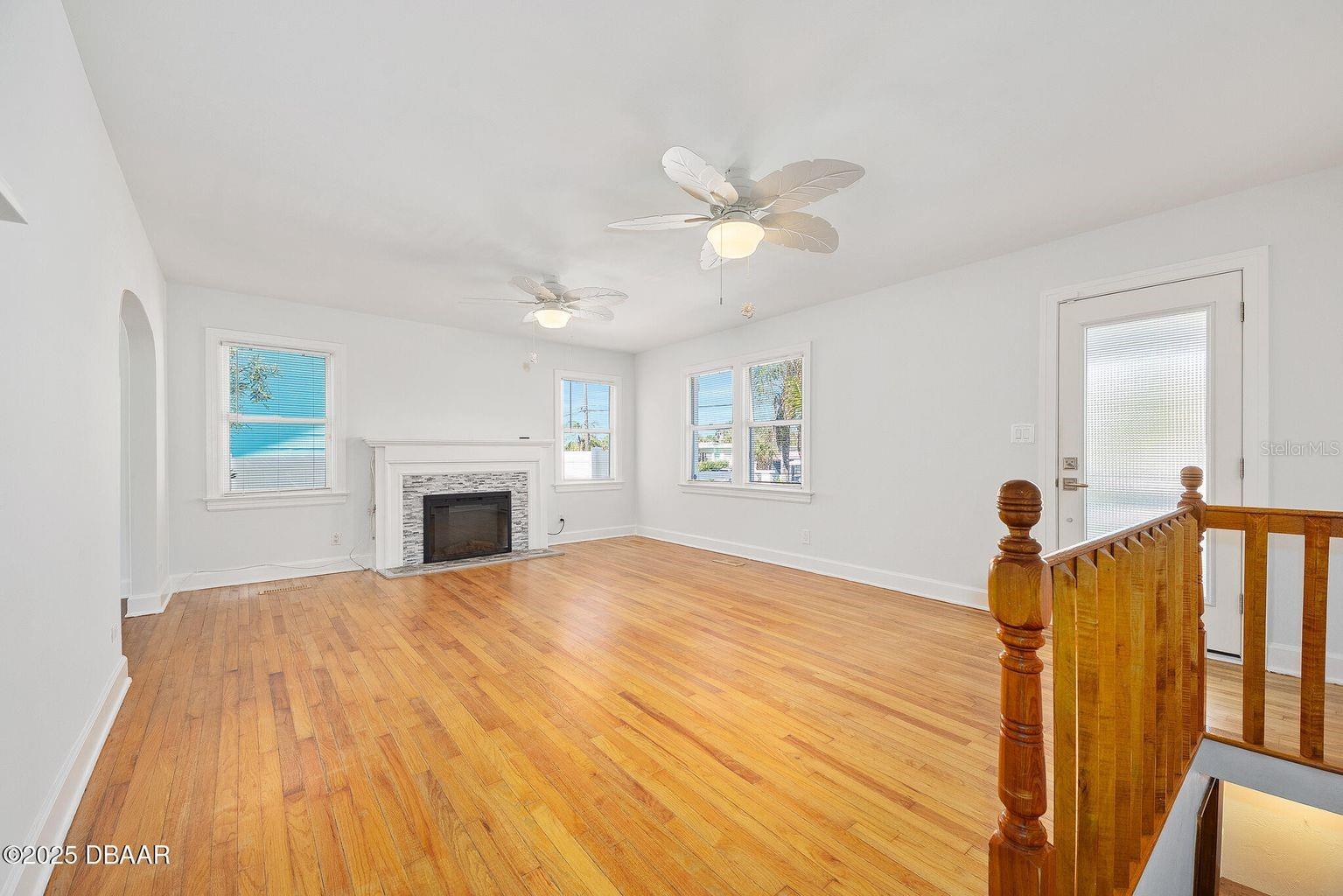 Image 16 of 71 For 448 Nautilus Avenue