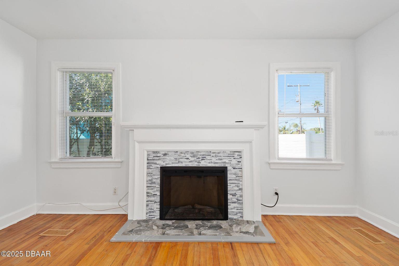 Image 18 of 71 For 448 Nautilus Avenue