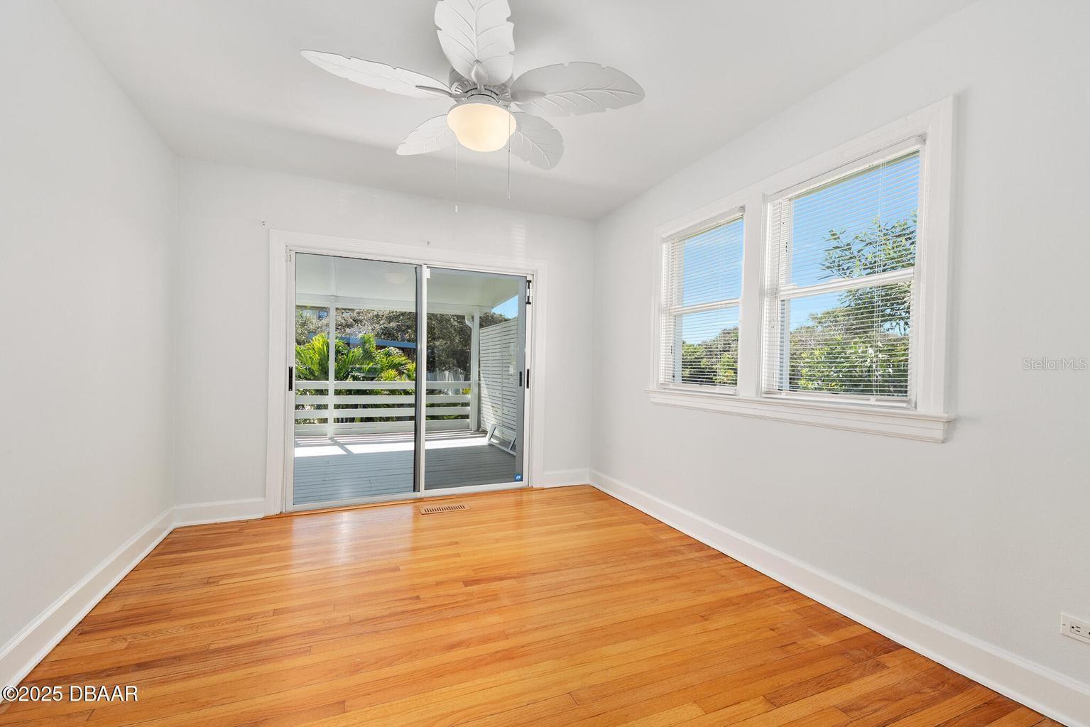 Image 23 of 71 For 448 Nautilus Avenue