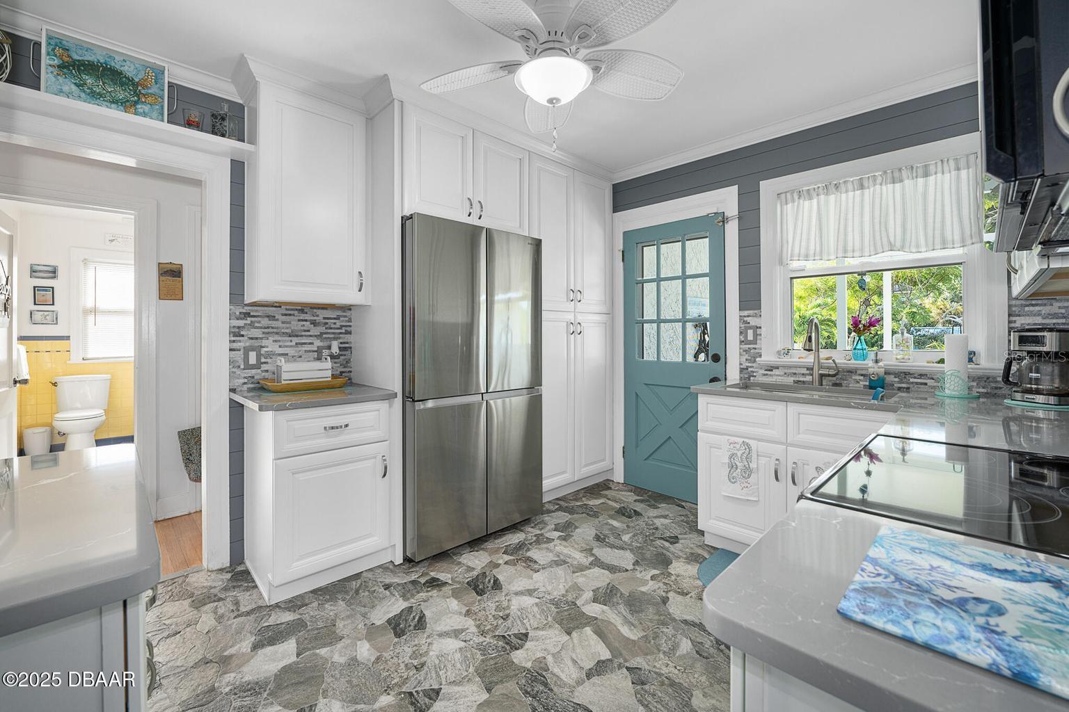 Image 25 of 71 For 448 Nautilus Avenue