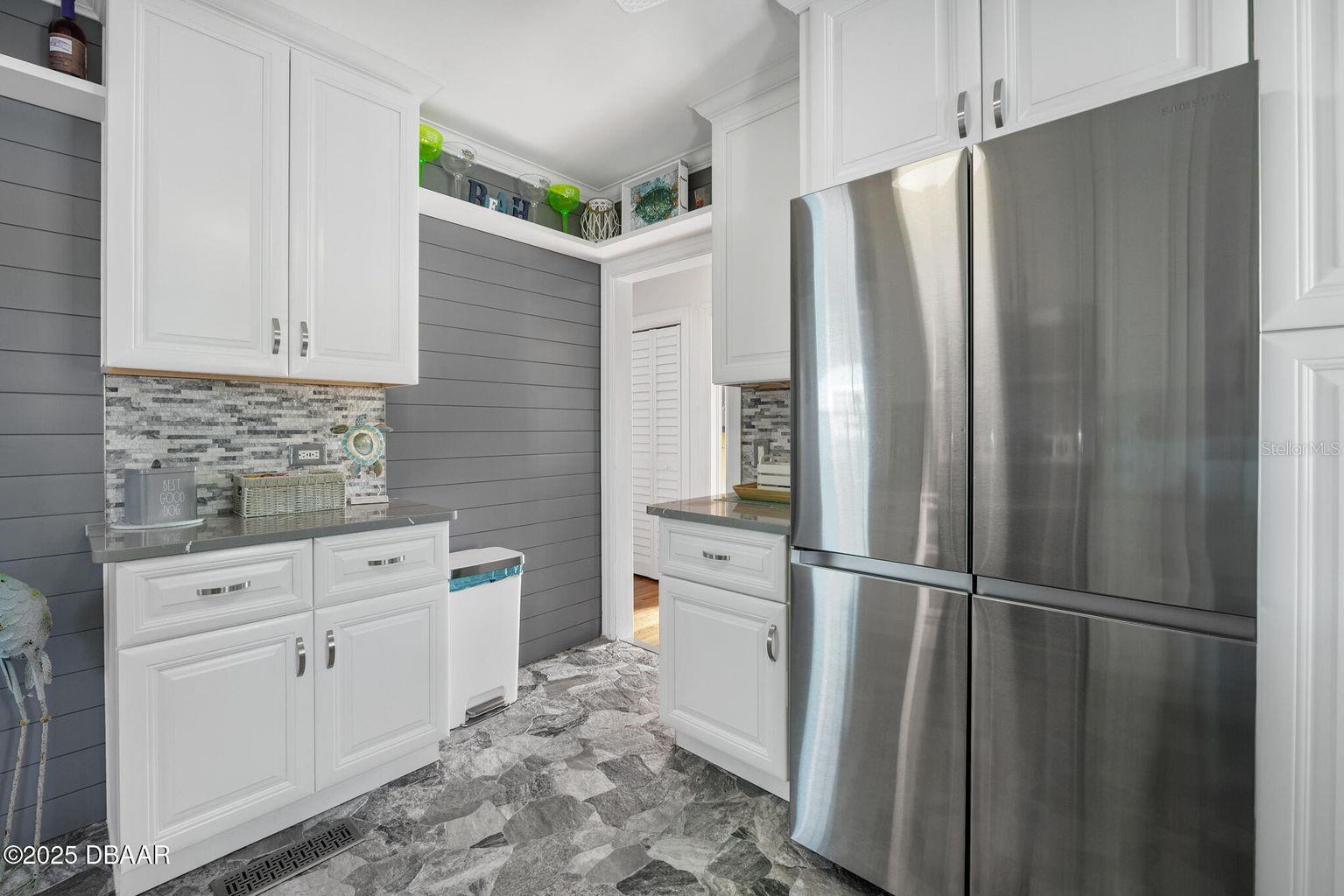 Image 26 of 71 For 448 Nautilus Avenue