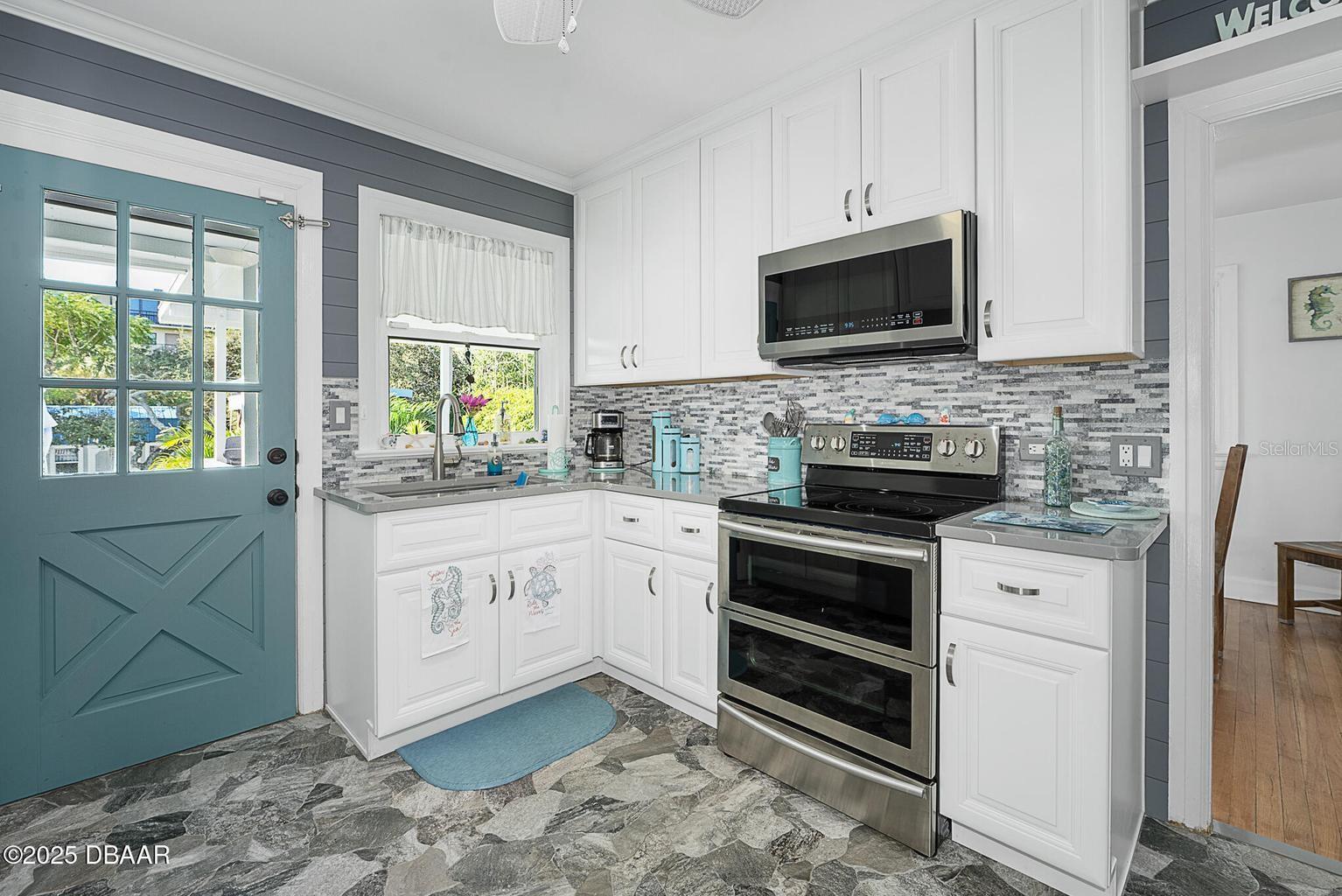 Image 27 of 71 For 448 Nautilus Avenue