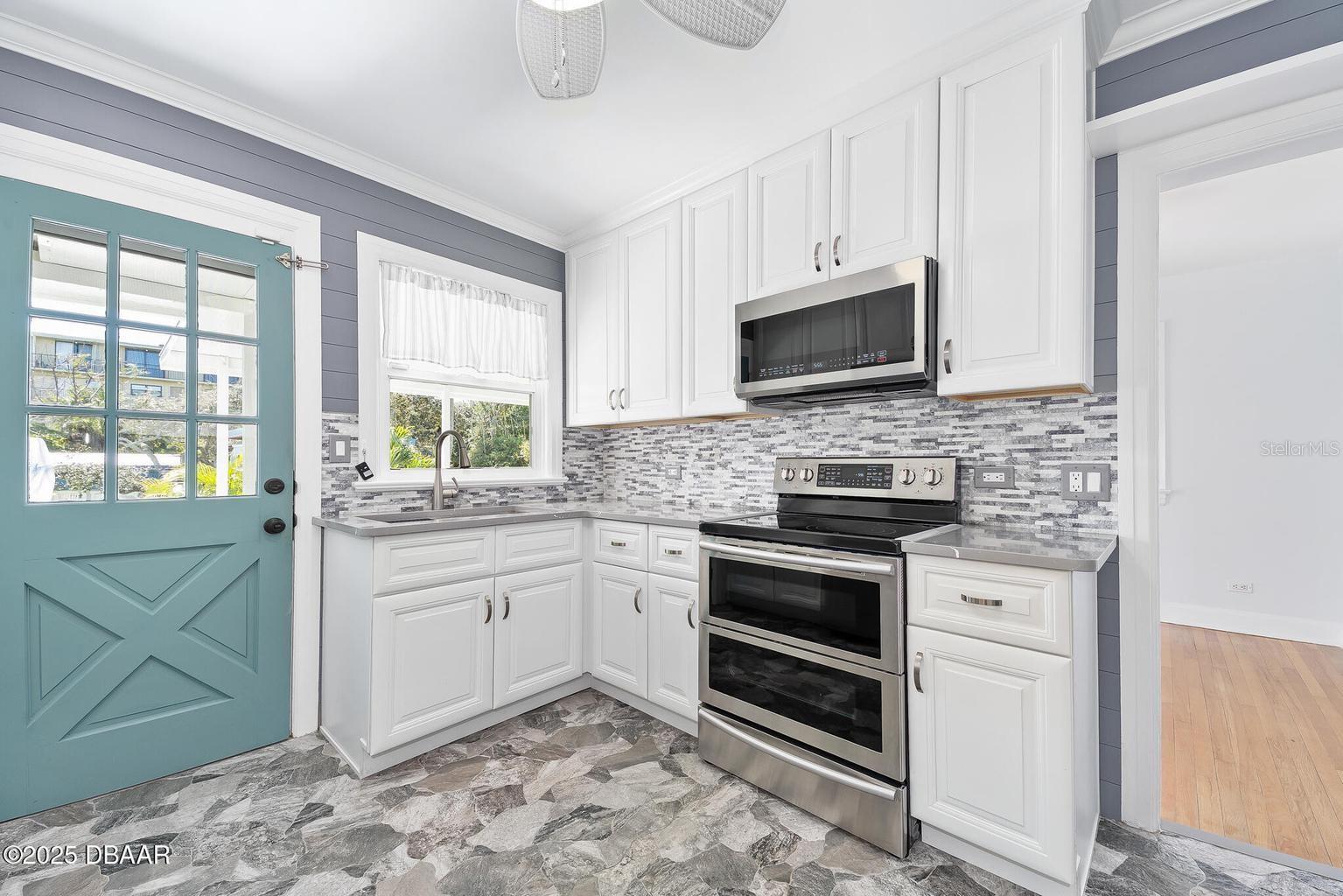 Image 28 of 71 For 448 Nautilus Avenue