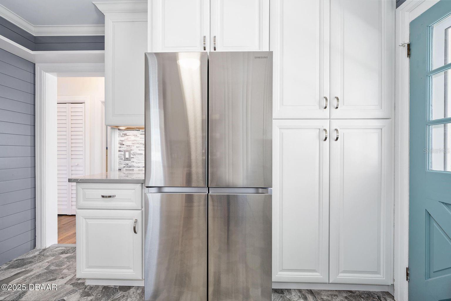 Image 29 of 71 For 448 Nautilus Avenue