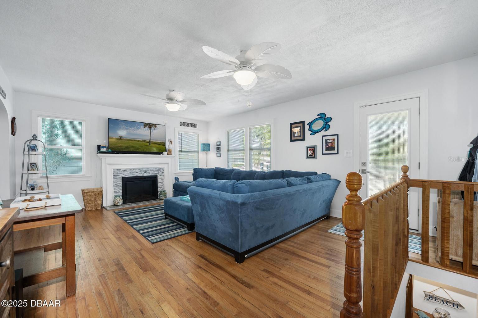 Image 3 of 71 For 448 Nautilus Avenue