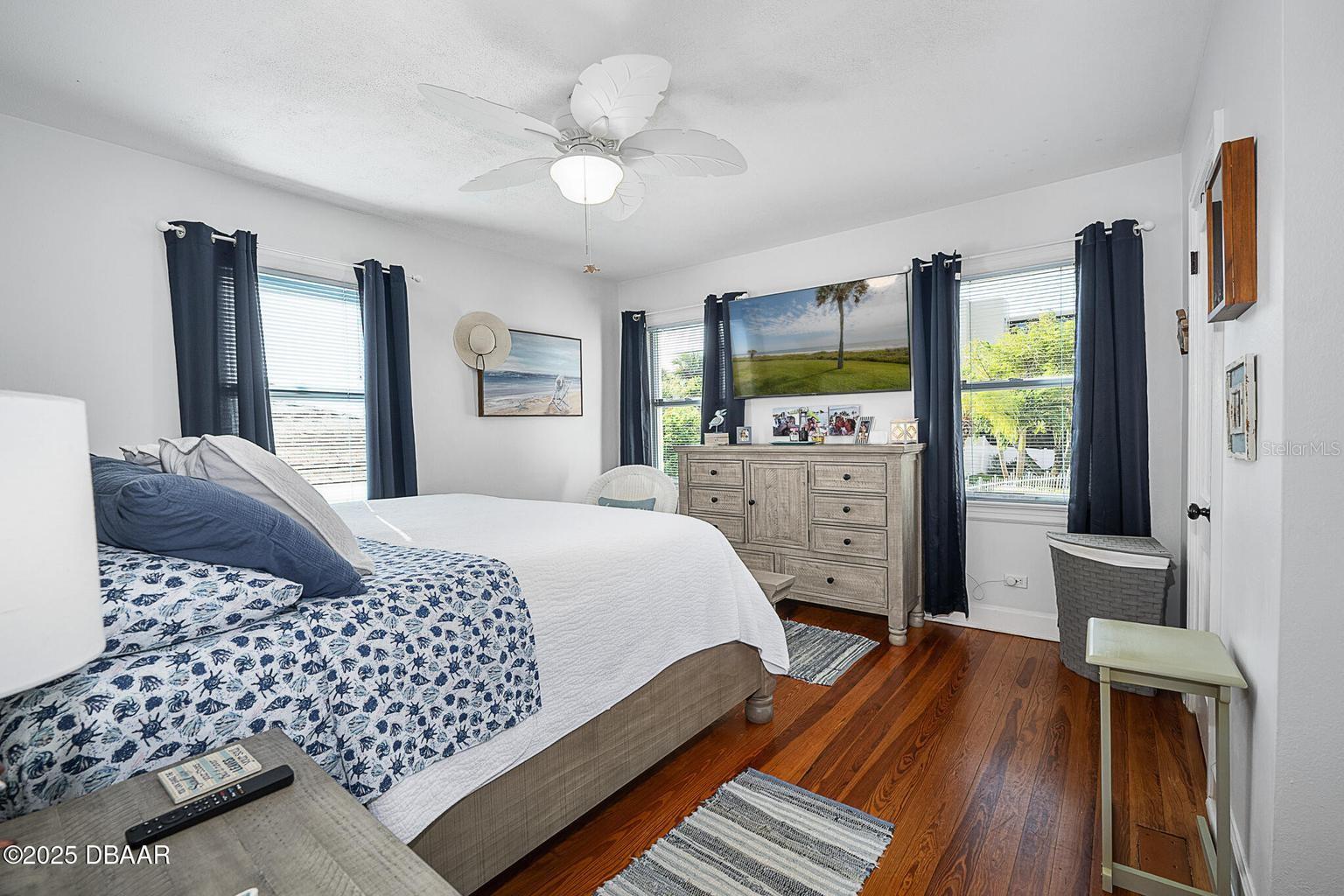 Image 36 of 71 For 448 Nautilus Avenue