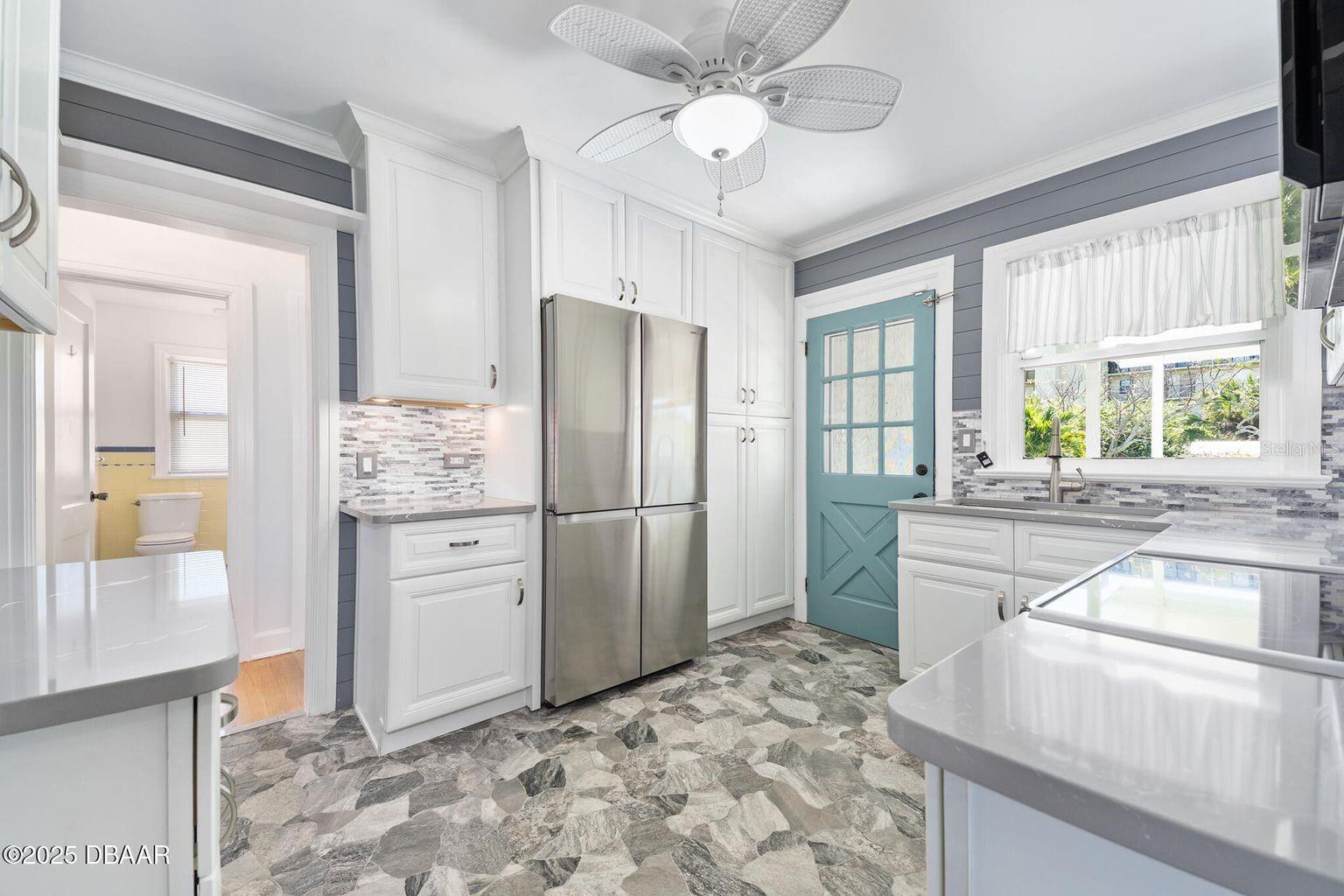 Image 4 of 71 For 448 Nautilus Avenue