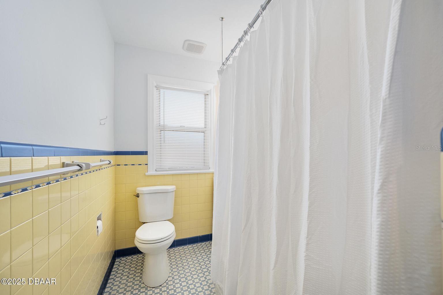 Image 43 of 71 For 448 Nautilus Avenue