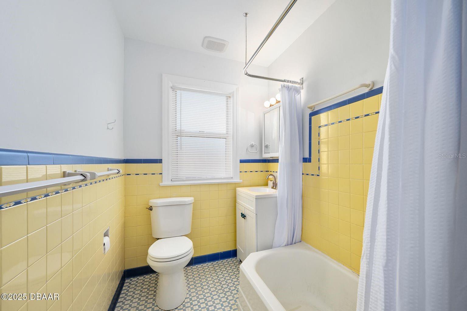 Image 46 of 71 For 448 Nautilus Avenue