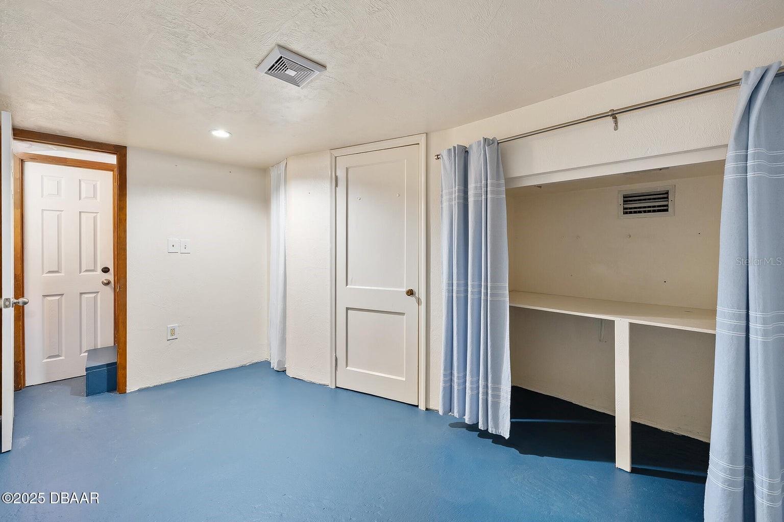 Image 53 of 71 For 448 Nautilus Avenue