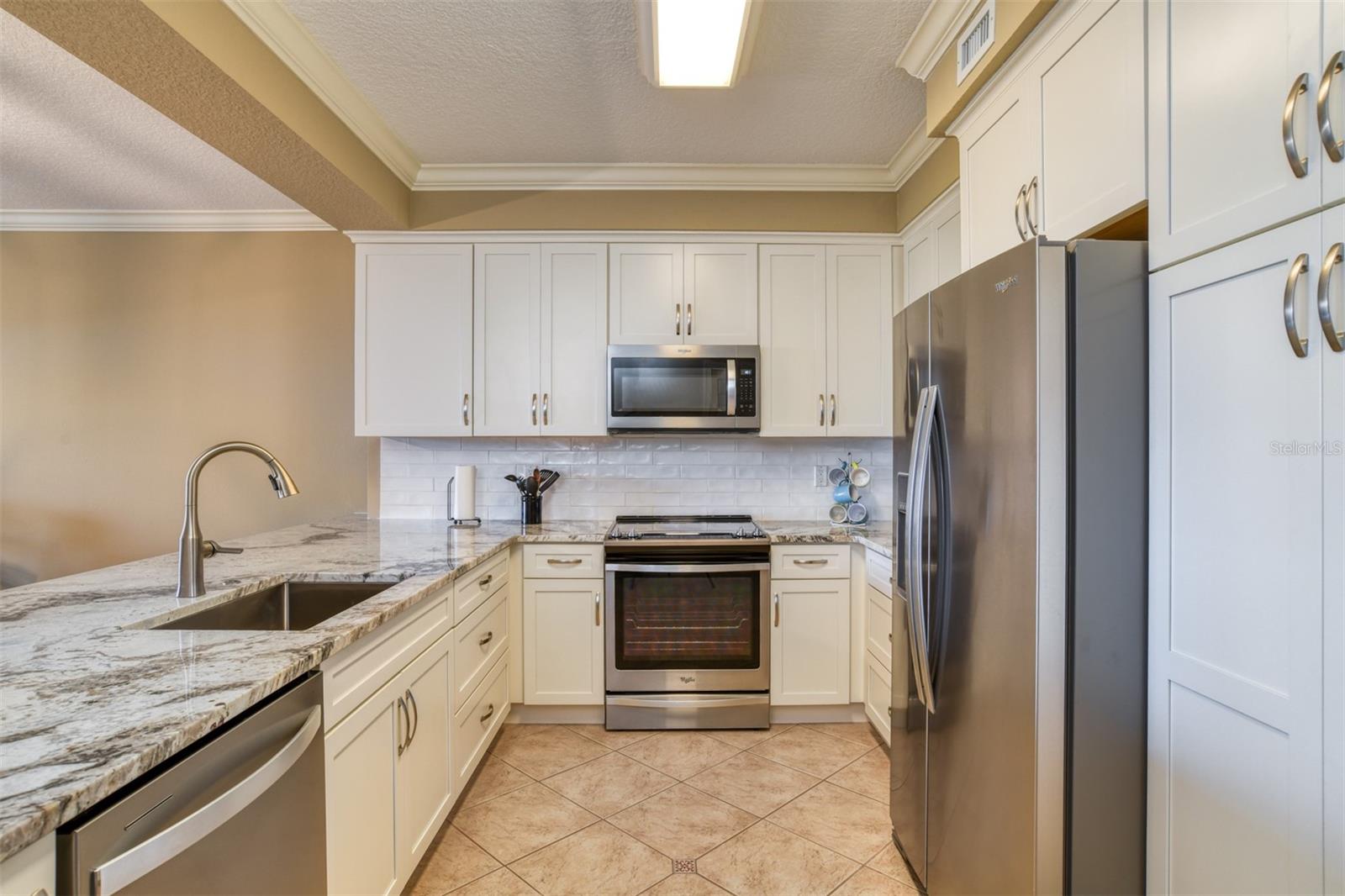 Image 4 of 35 For 60 Surfview Drive 123