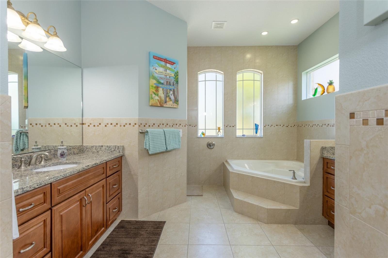 Image 18 of 52 For 45 Riverwalk Drive