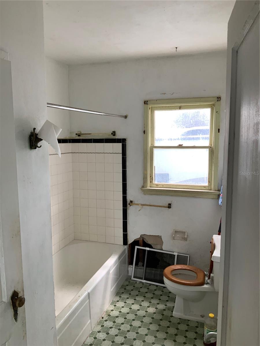 Image 9 of 18 For 116 Braddock Avenue