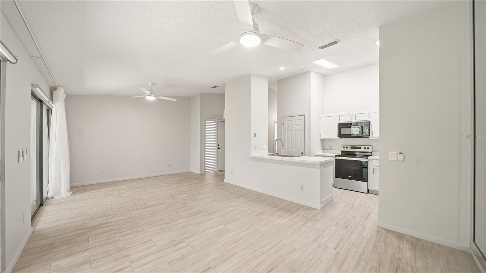 Image 14 of 50 For 32 Navarra Court