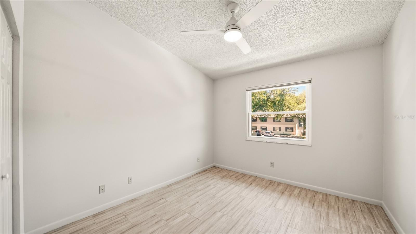 Image 25 of 50 For 32 Navarra Court