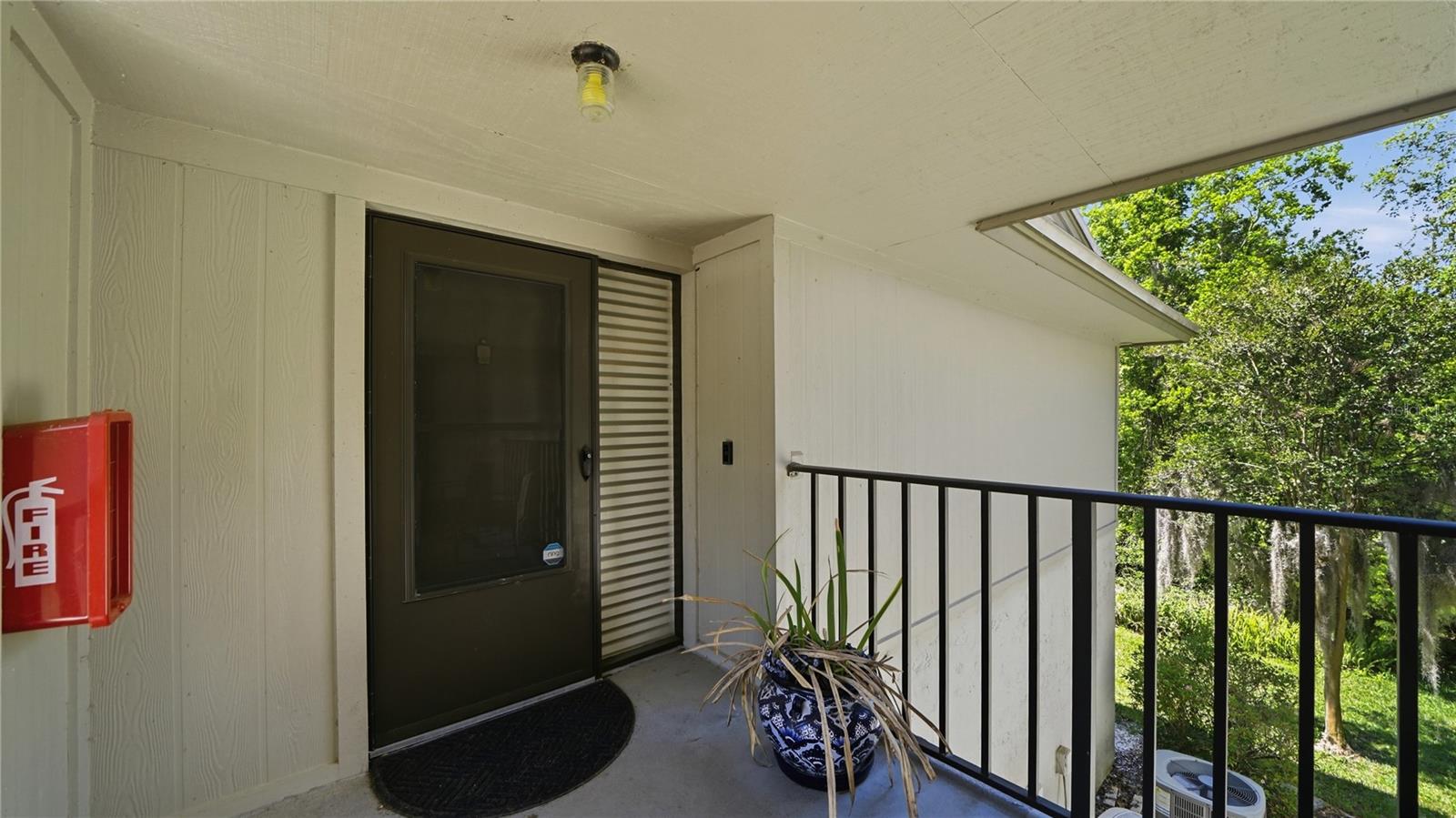 Image 4 of 50 For 32 Navarra Court