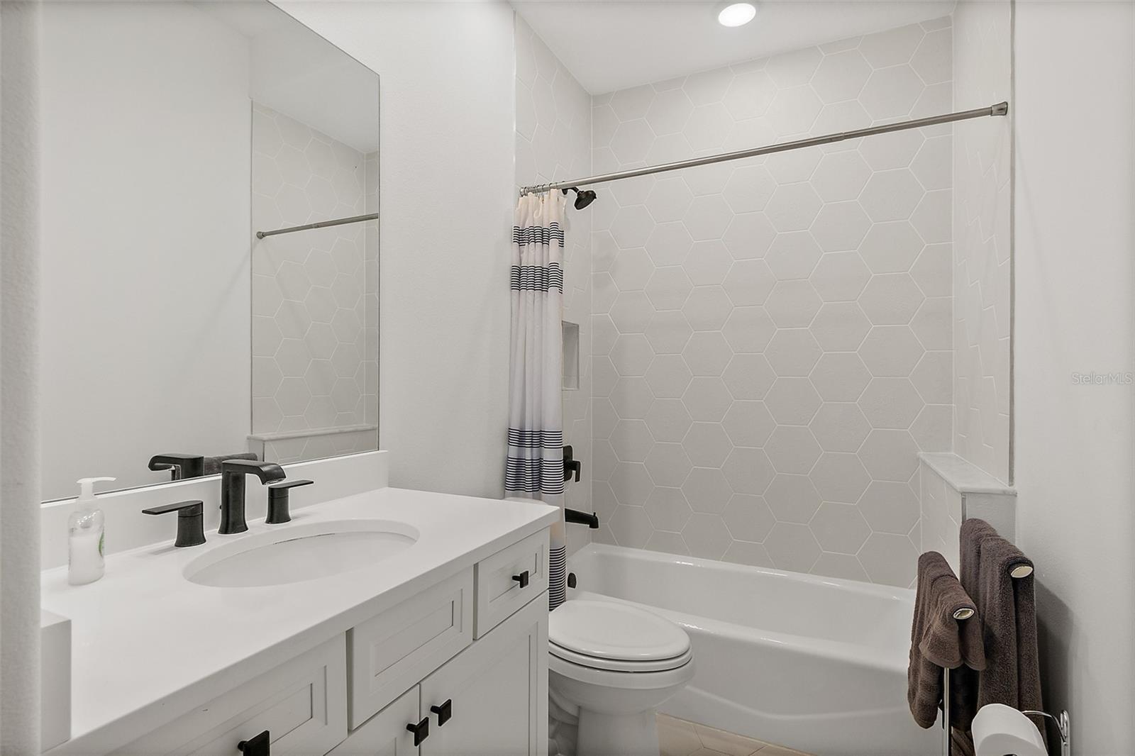 Image 23 of 34 For 74 New Leatherwood Drive