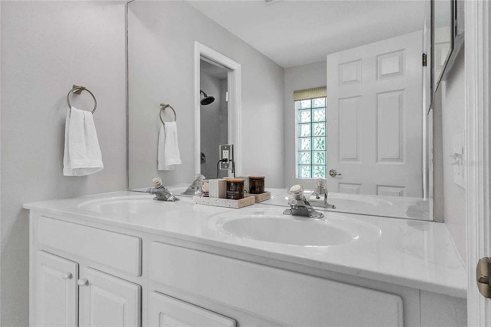 Image 12 of 21 For 32 Shinnecock Drive