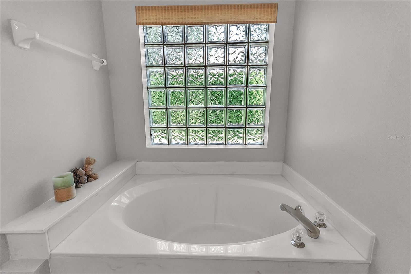 Image 13 of 21 For 32 Shinnecock Drive