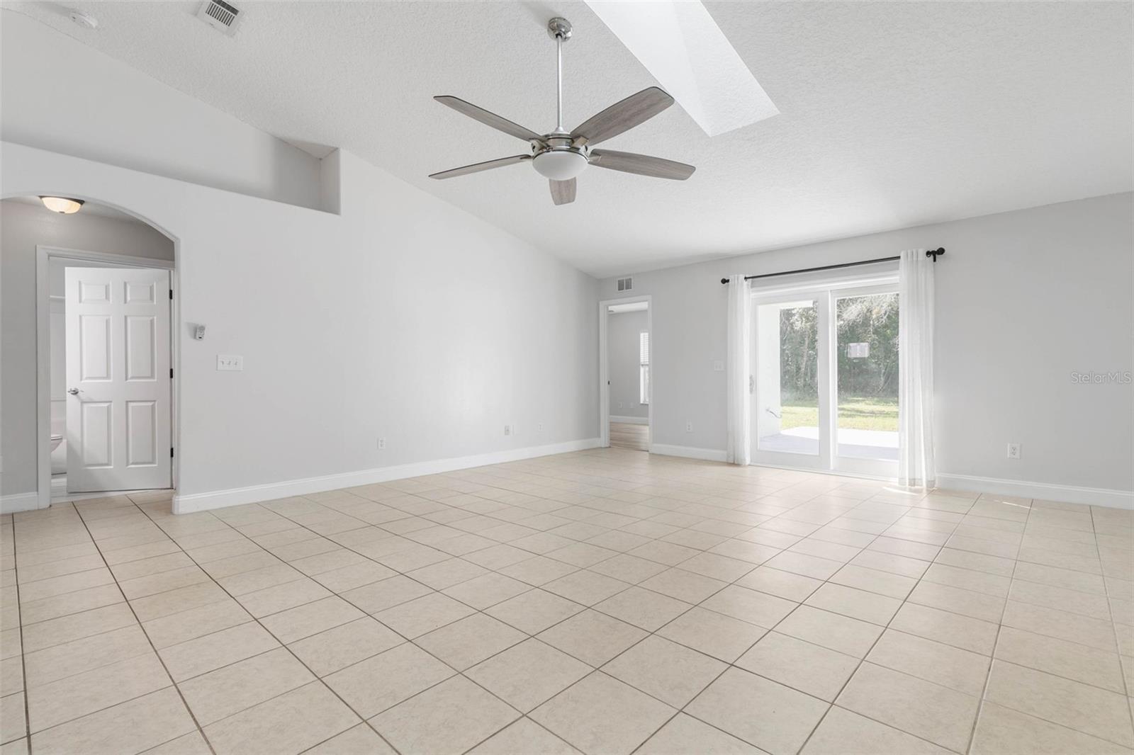 Image 14 of 48 For 9 Firethorn Lane