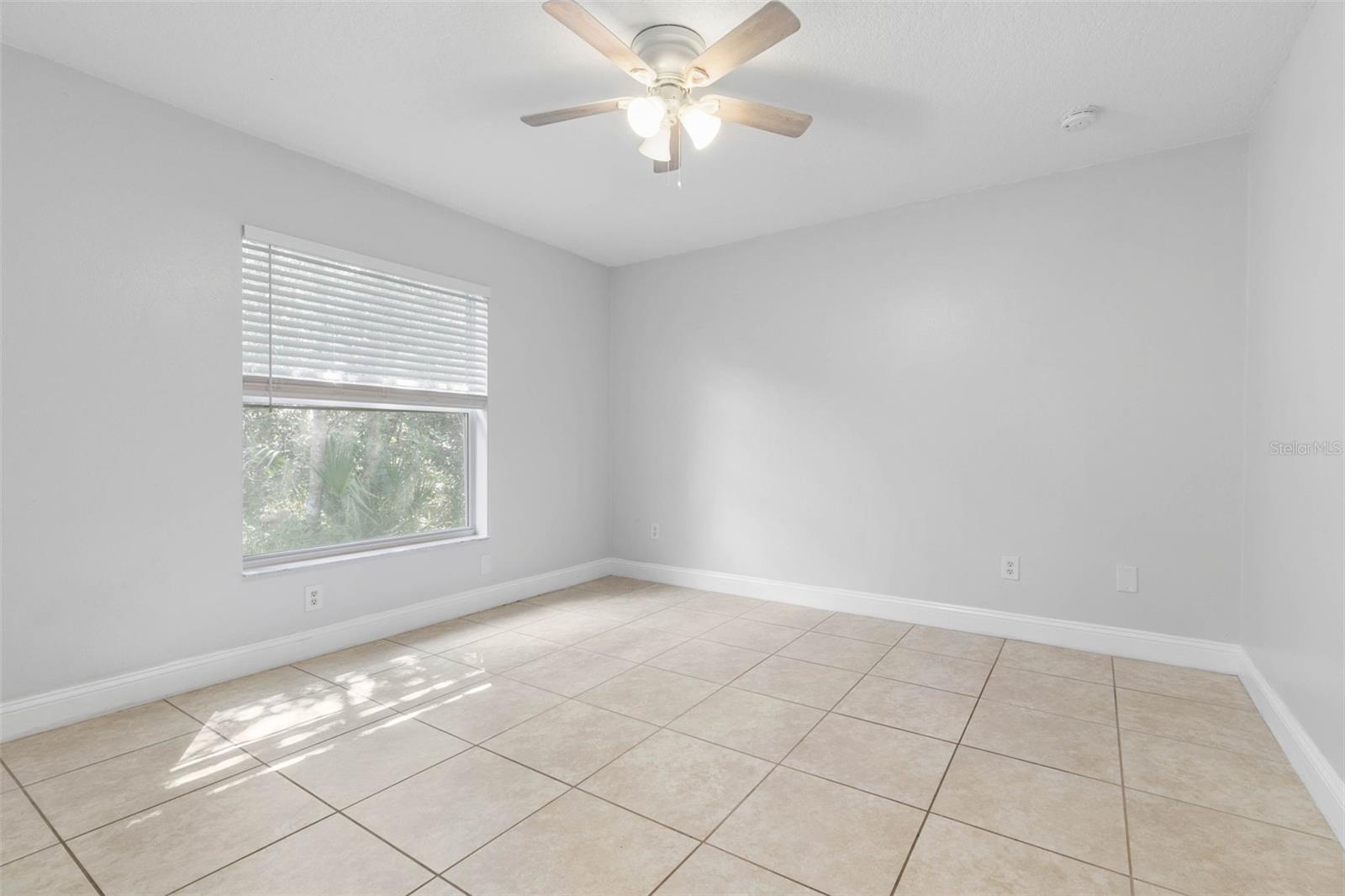 Image 22 of 48 For 9 Firethorn Lane