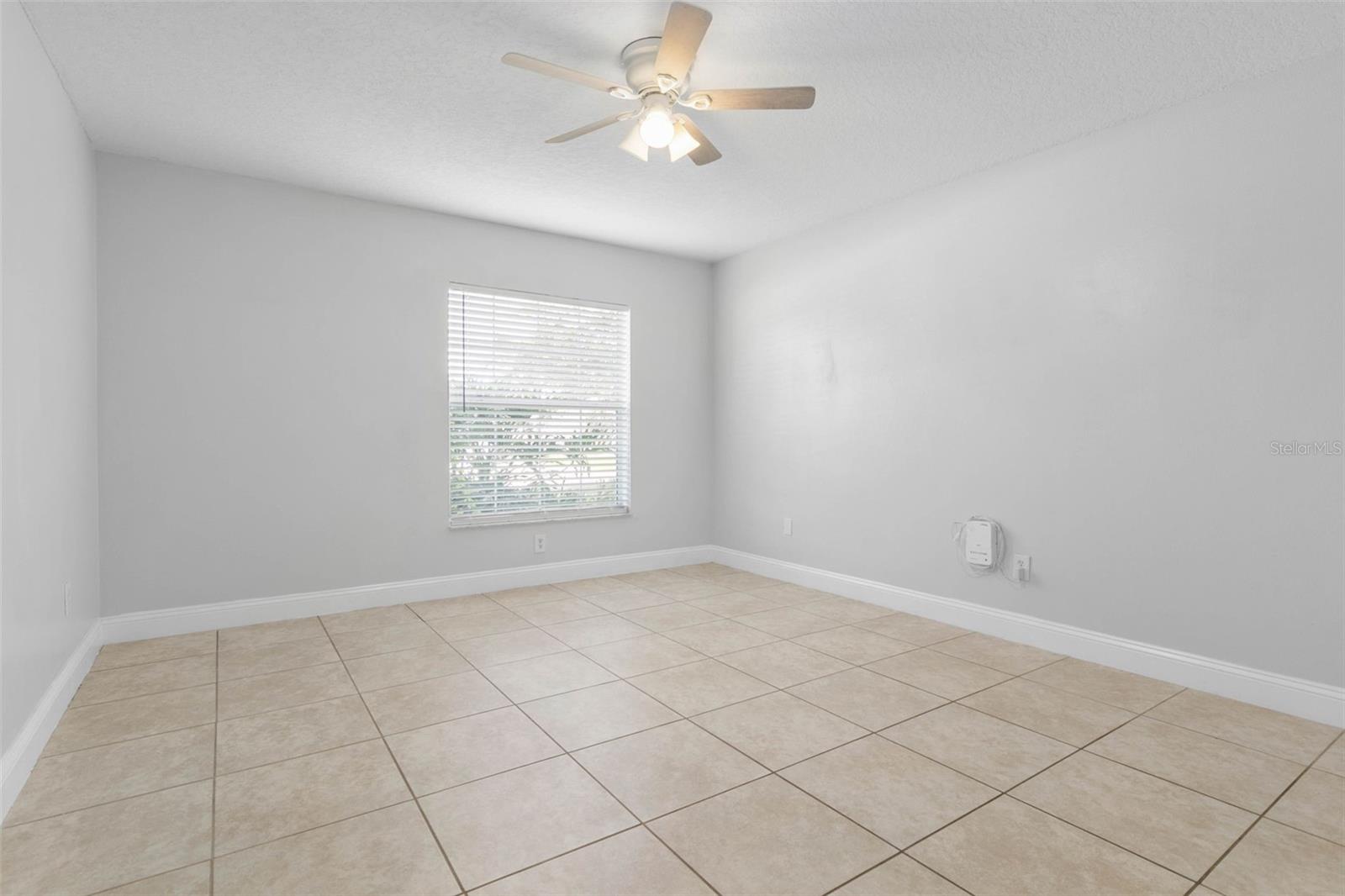 Image 24 of 48 For 9 Firethorn Lane