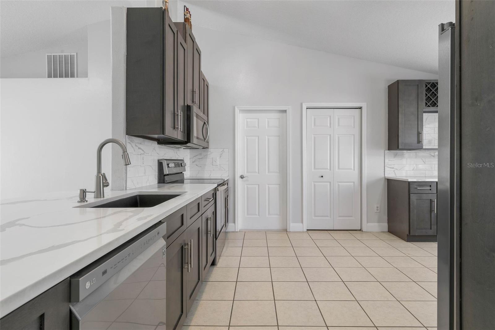 Image 6 of 48 For 9 Firethorn Lane