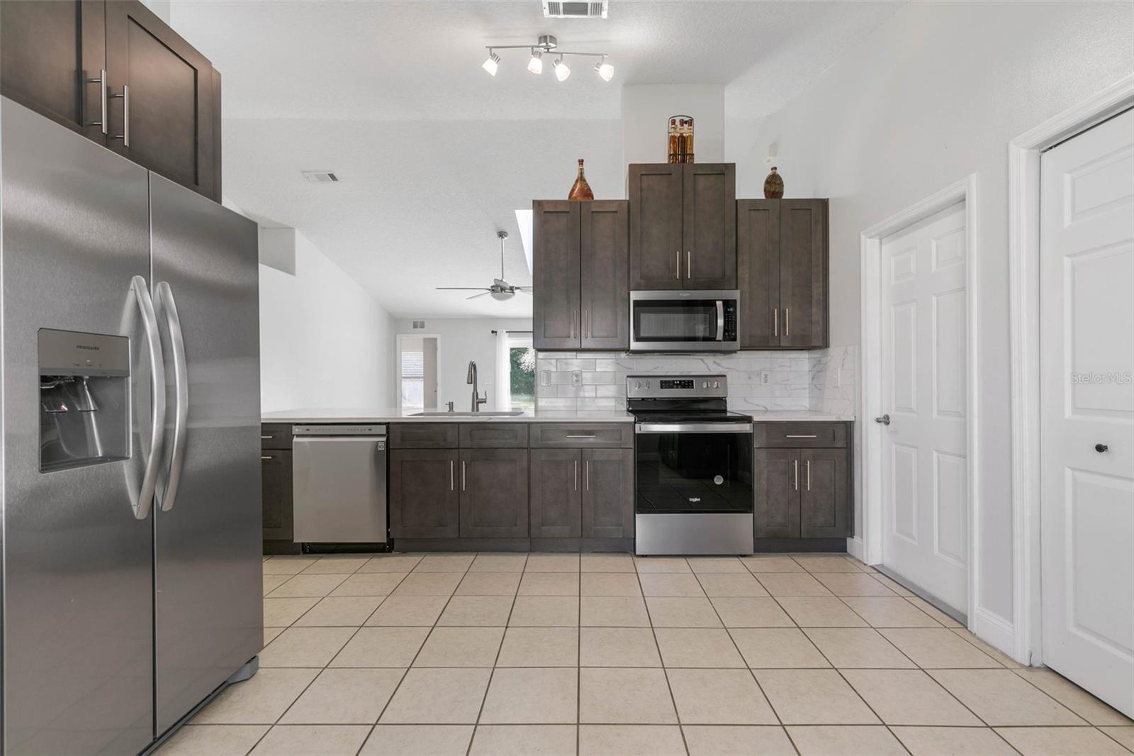 Image 8 of 48 For 9 Firethorn Lane