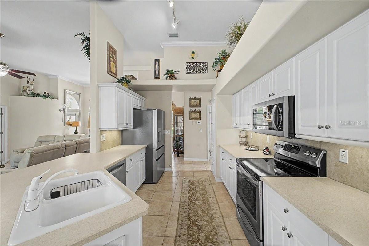 Image 12 of 50 For 11 Crescent Lake Way