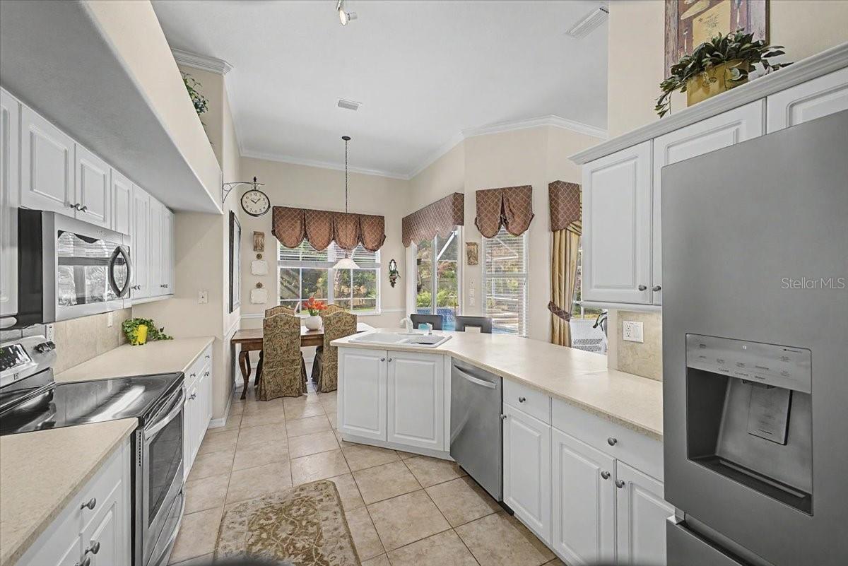 Image 13 of 50 For 11 Crescent Lake Way