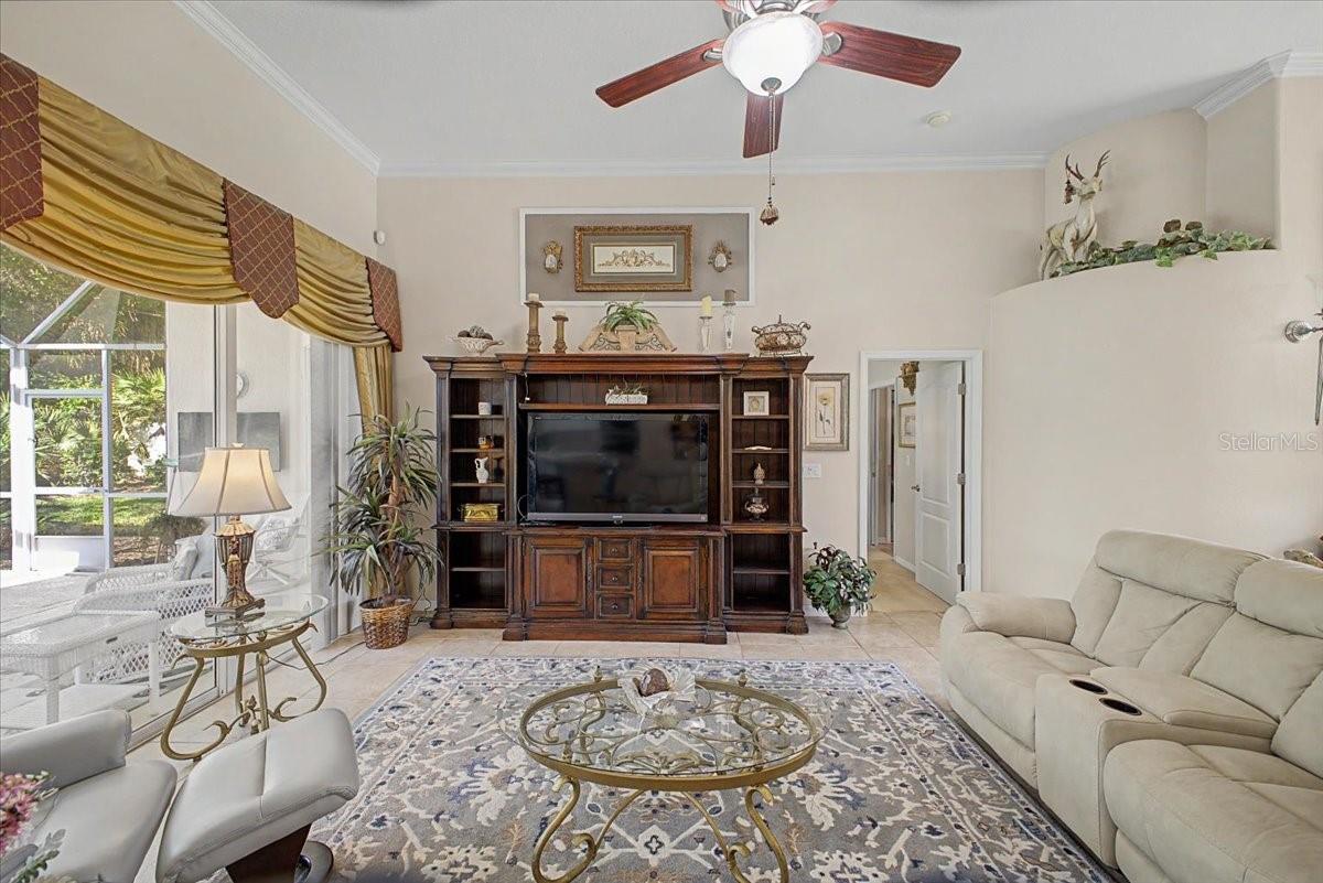 Image 16 of 50 For 11 Crescent Lake Way