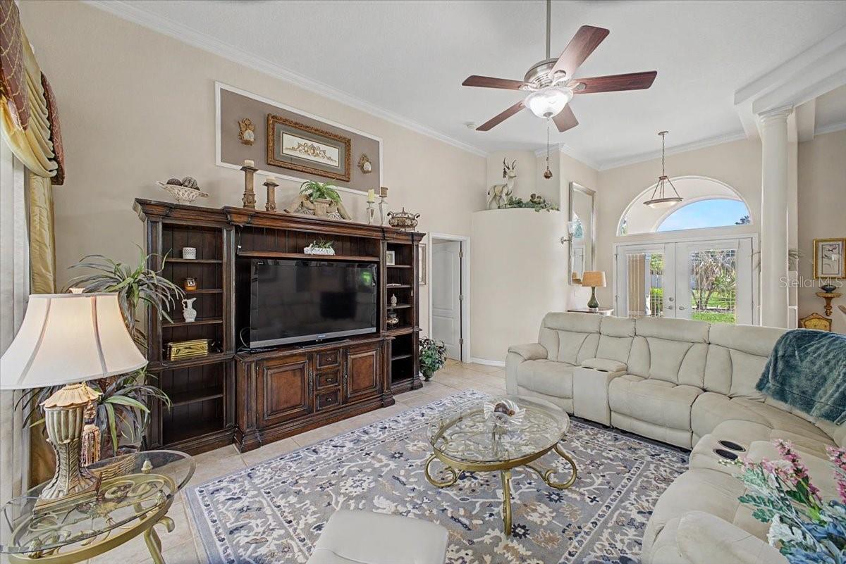 Image 17 of 50 For 11 Crescent Lake Way