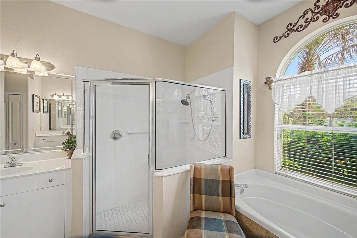 Image 26 of 50 For 11 Crescent Lake Way