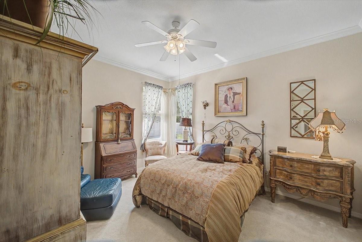 Image 38 of 50 For 11 Crescent Lake Way