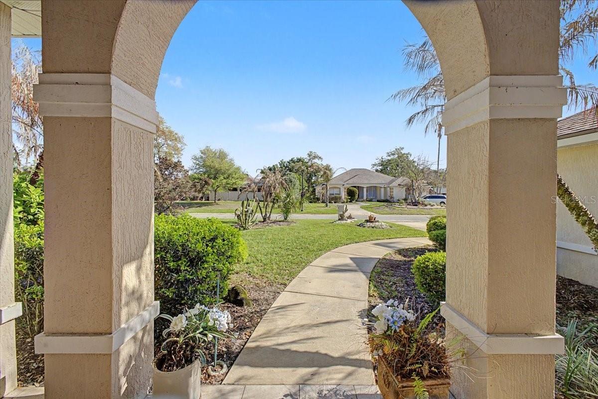 Image 4 of 50 For 11 Crescent Lake Way