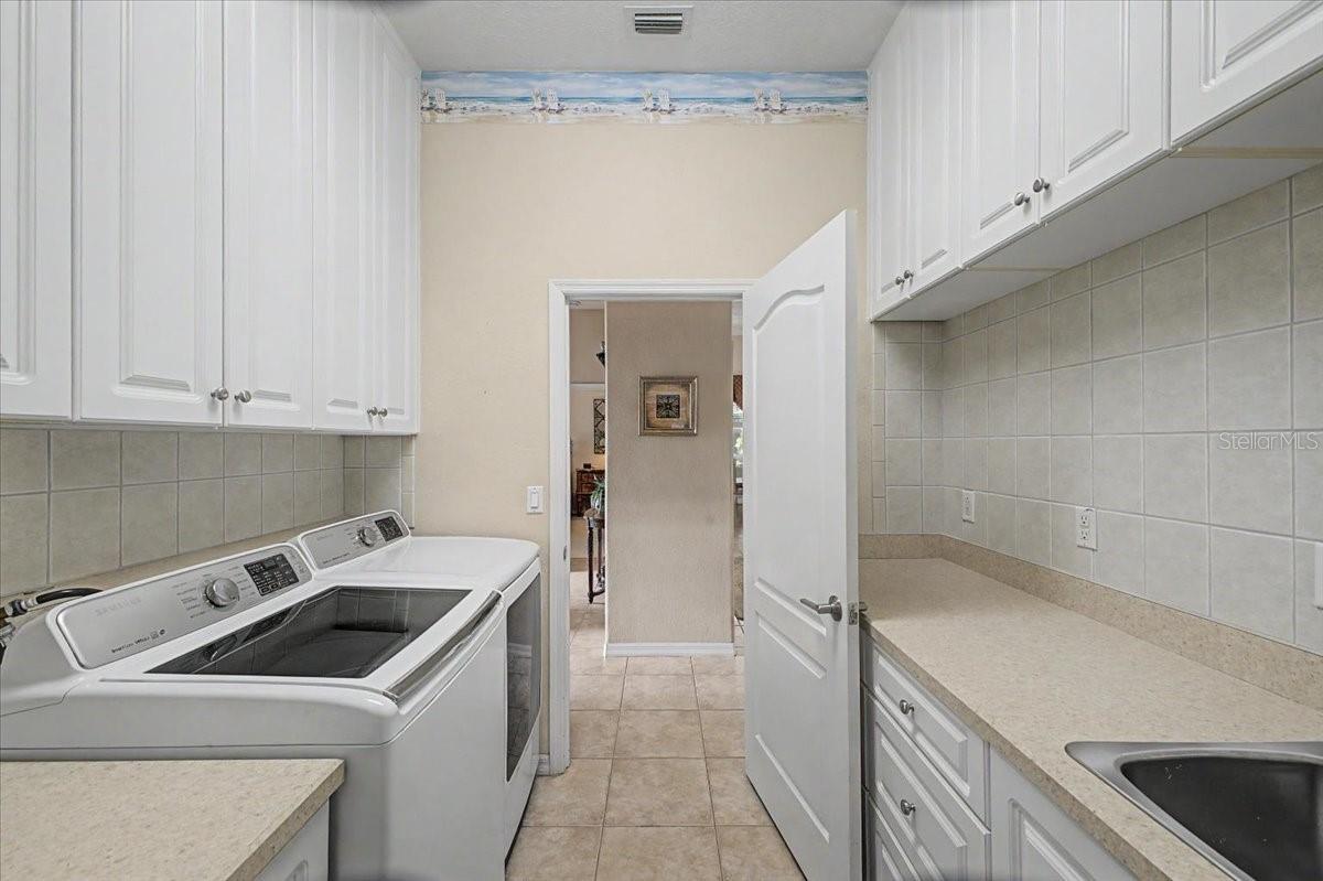 Image 40 of 50 For 11 Crescent Lake Way