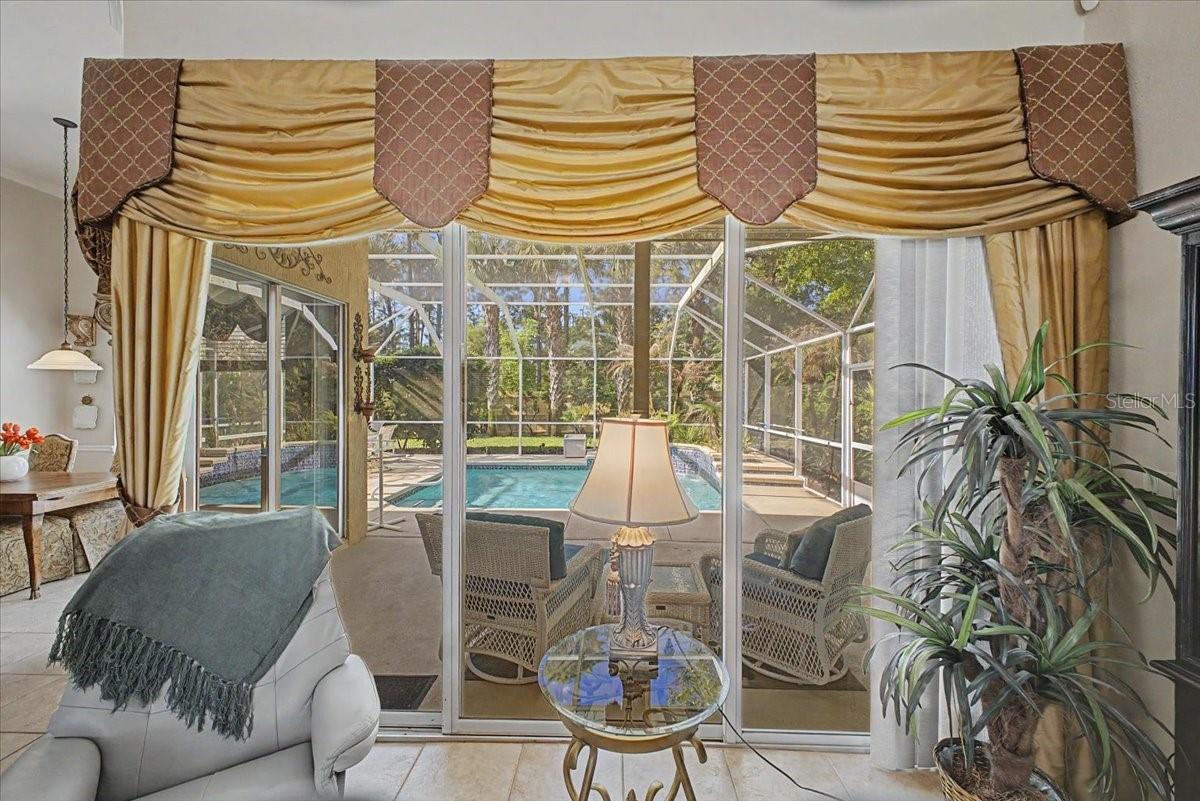 Image 7 of 50 For 11 Crescent Lake Way