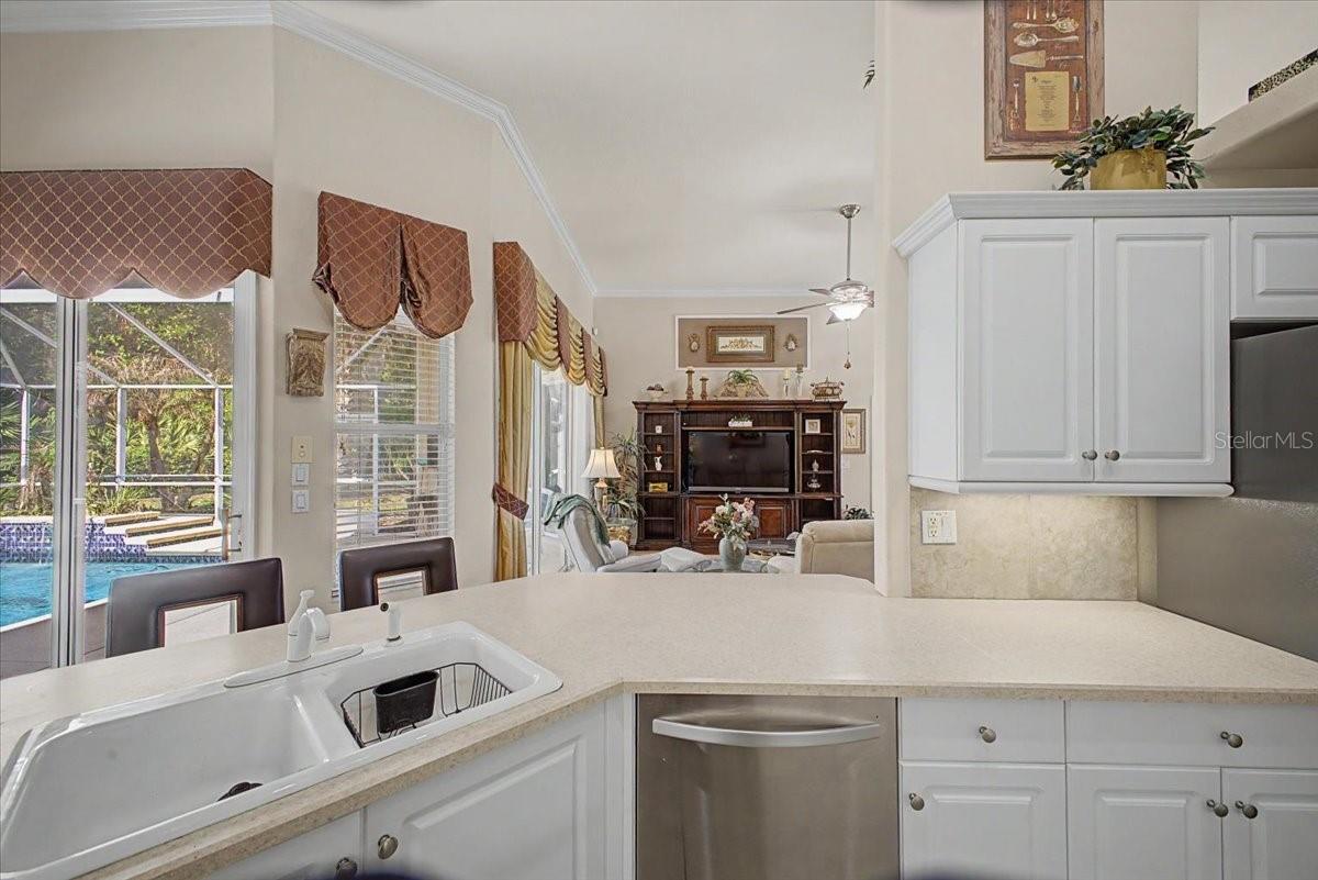 Image 9 of 50 For 11 Crescent Lake Way