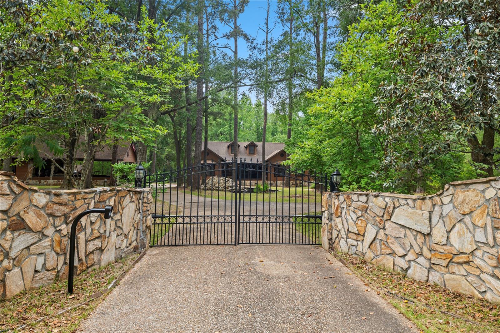 Listing photo id 8 for 6967 Sharron Road