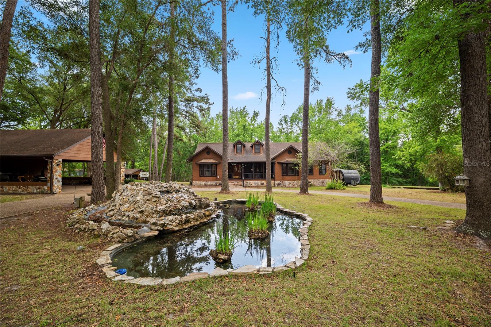 Listing photo id 11 for 6967 Sharron Road