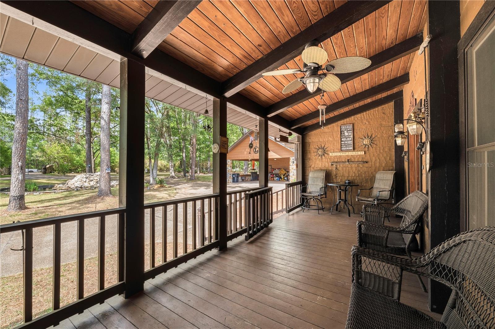 Listing photo id 13 for 6967 Sharron Road